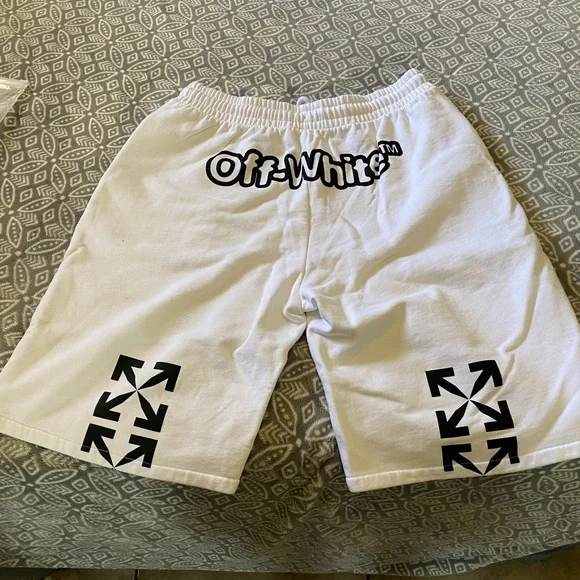 Mens off white shorts, size large, color